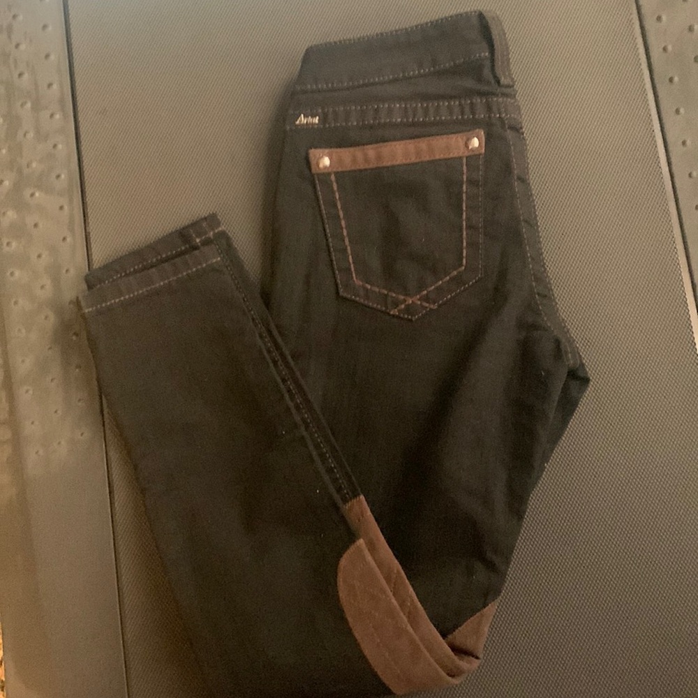 Ariat Women black skinny jeans,  brown leather lining on pockets, legs